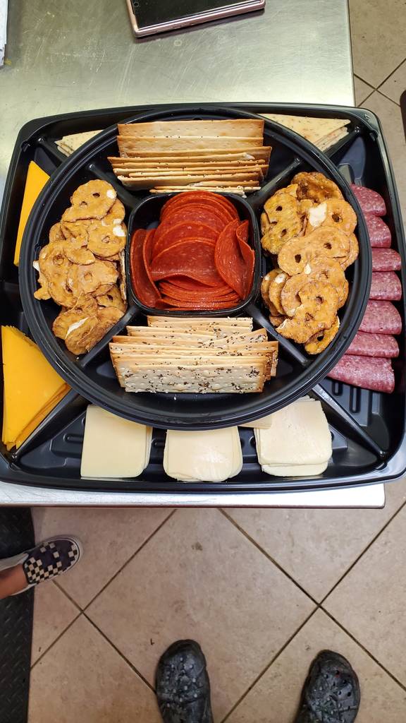 Discover the exceptional catering services offered by LW Cheese Shoppe in Lake Wales.