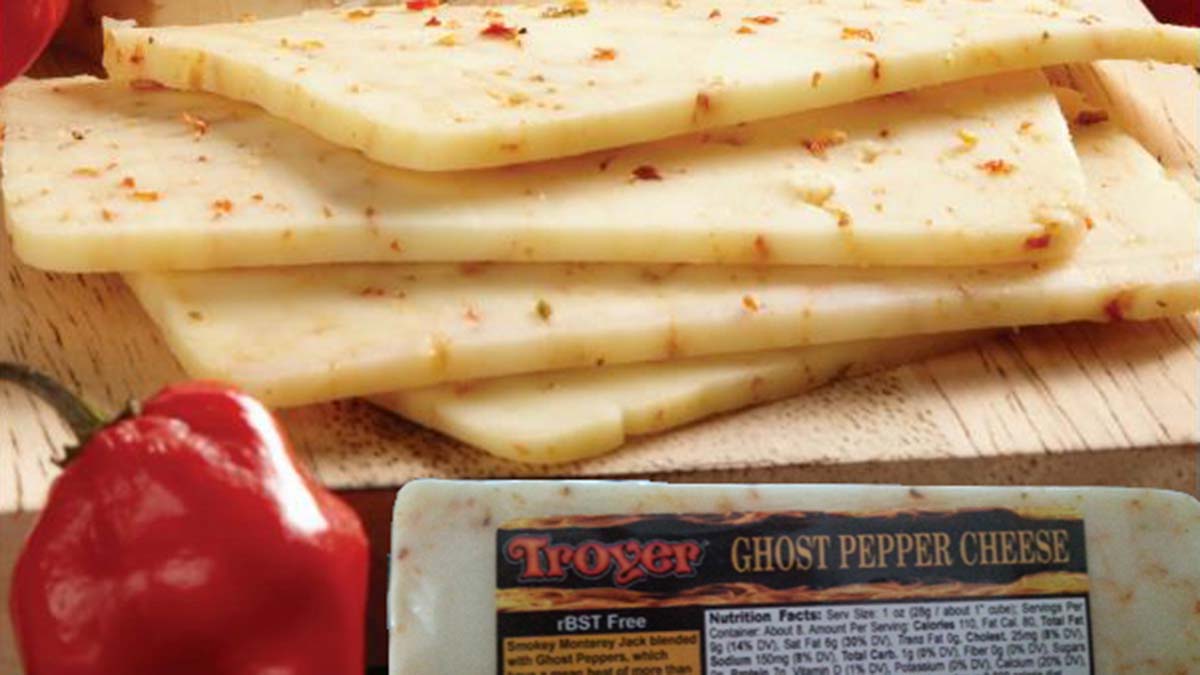 Discover the beautiful presentation of our cheeses and deli meats.
